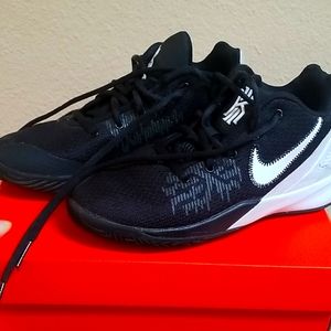 Nike Kyrie Flytrap II kids
